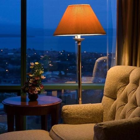 Marco Polo Davao Hotel Room photo A table lamp