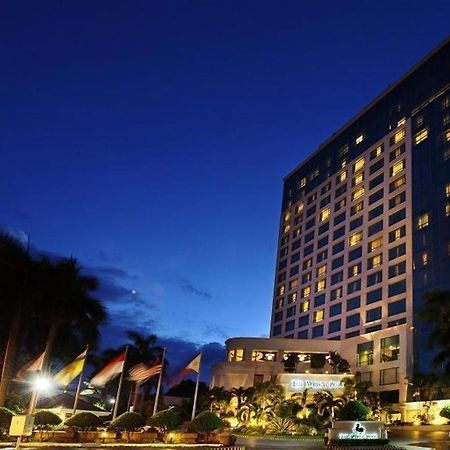 Marco Polo Davao Hotel Exterior photo The hotel at night