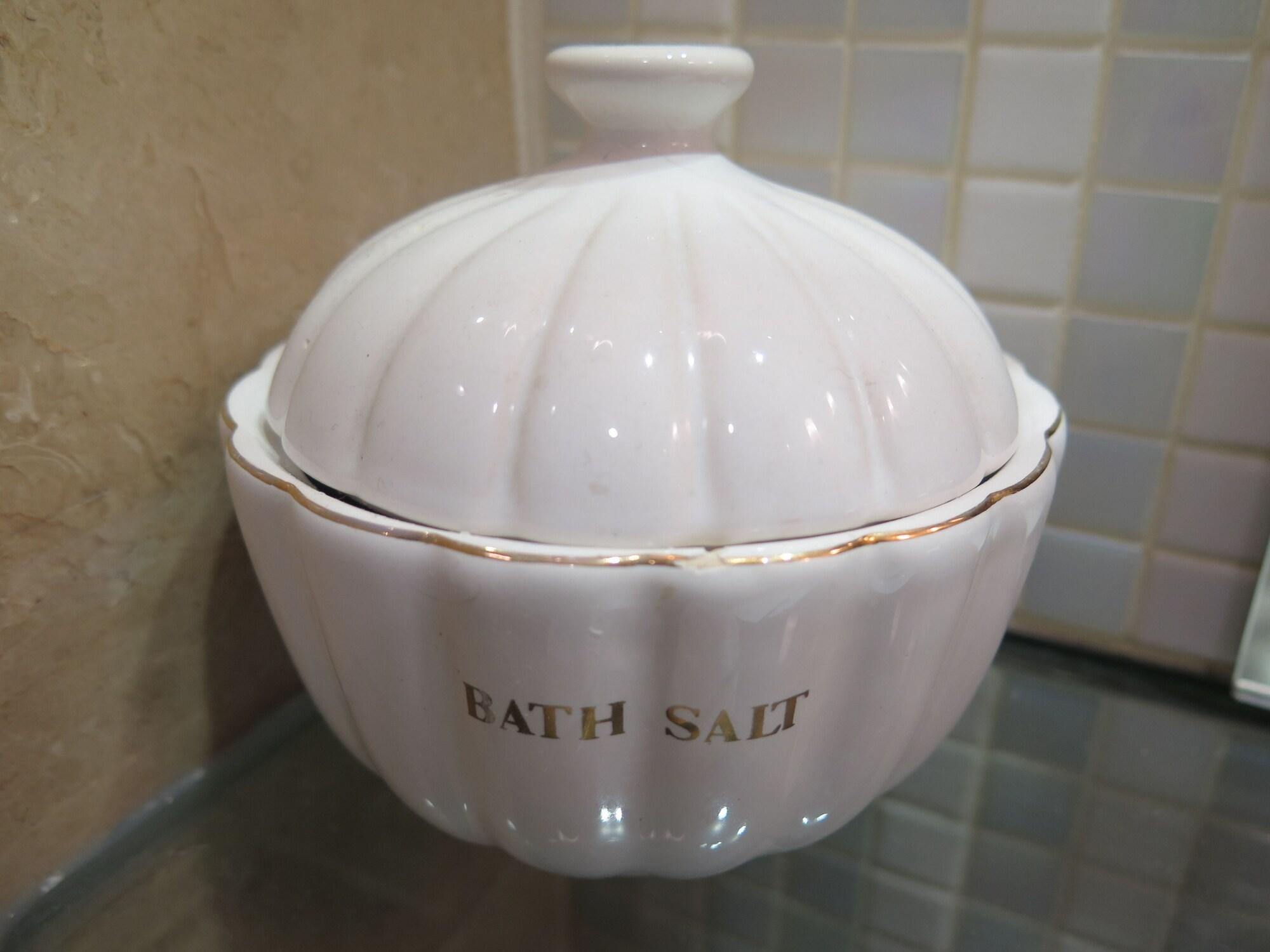 Marco Polo Davao Hotel Exterior photo A container of bath salt