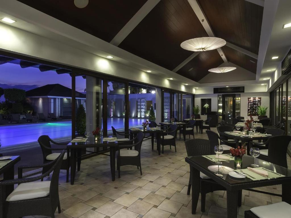 Marco Polo Davao Hotel Exterior photo The restaurant