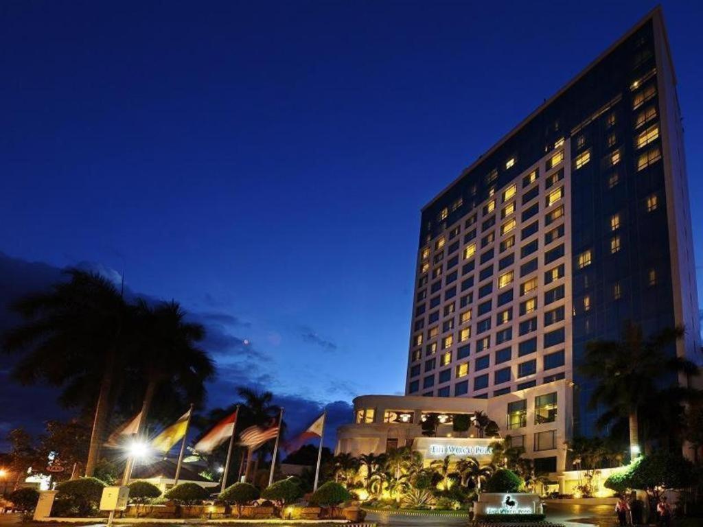 Marco Polo Davao Hotel Exterior photo The hotel at night