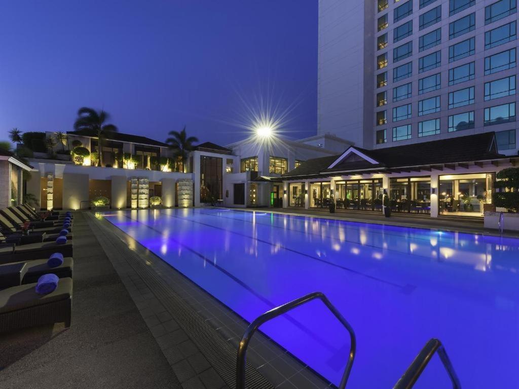 Marco Polo Davao Hotel Exterior photo The pool at the hotel