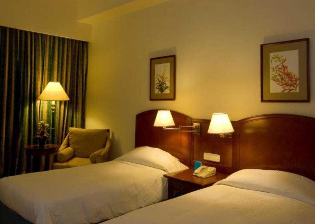 Marco Polo Davao Hotel Exterior photo A room at the hotel