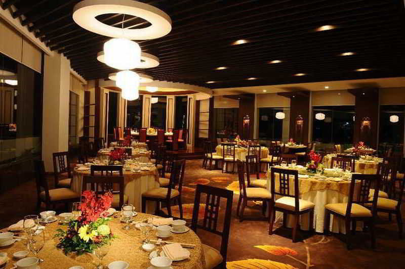 Marco Polo Davao Hotel Exterior photo The interior of the restaurant