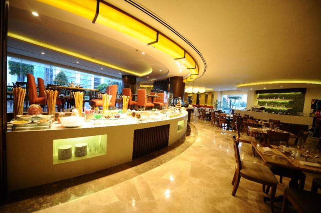 Marco Polo Davao Hotel Exterior photo The restaurant