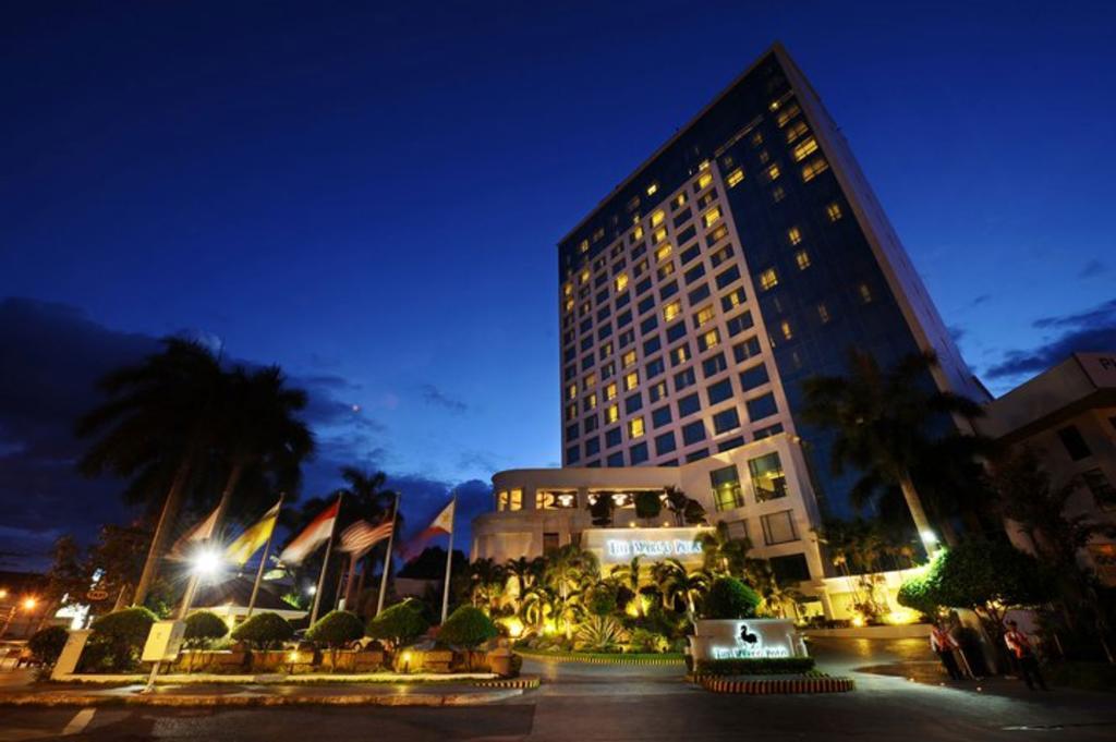 Marco Polo Davao Hotel Exterior photo The hotel at night