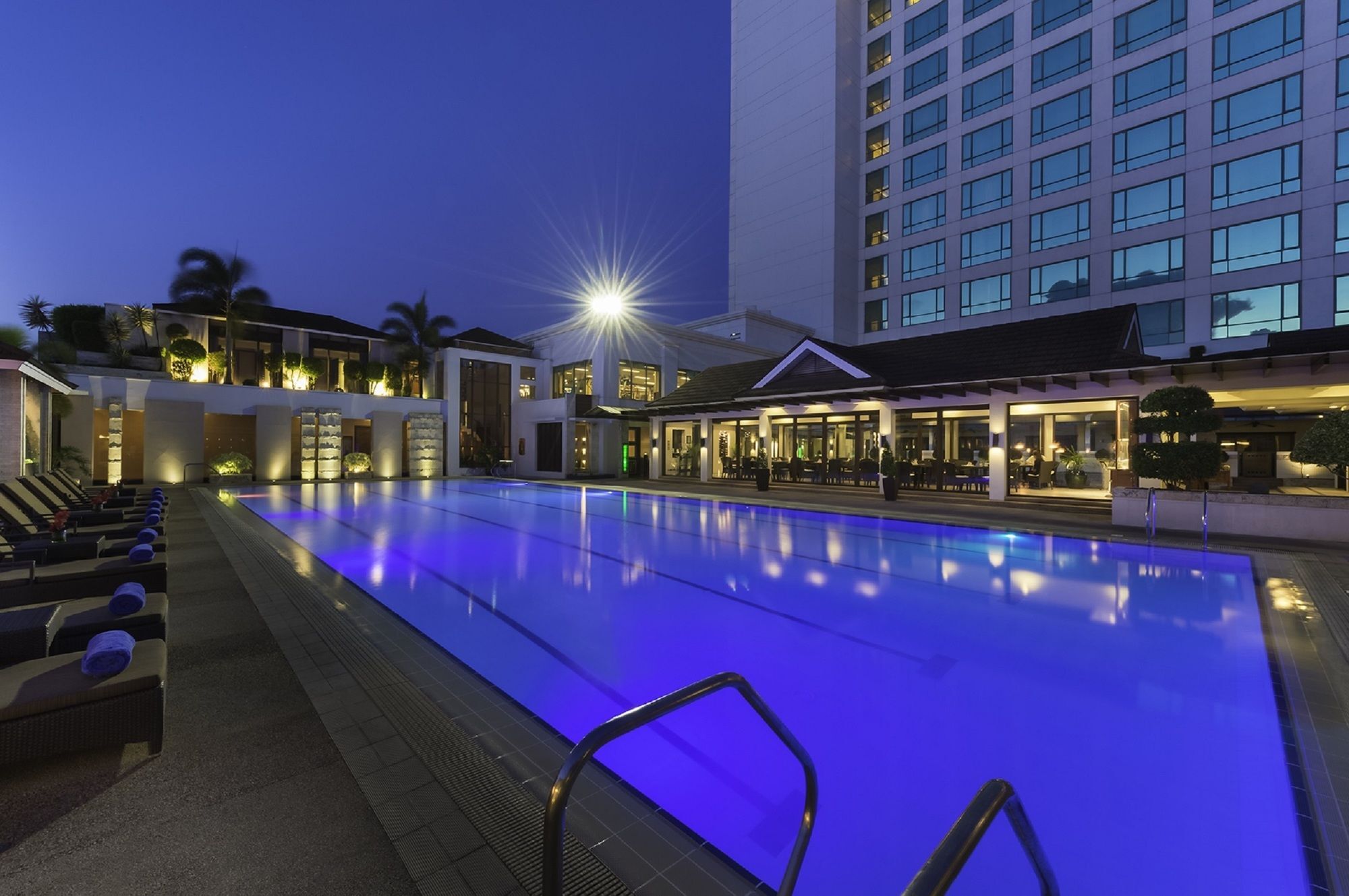 Marco Polo Davao Hotel Exterior photo The pool at the hotel